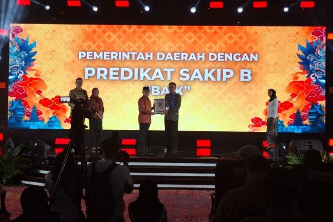 
					Pesisir Barat Raih Penghargaan SAKIP Award 2024 dari Menpan RB
