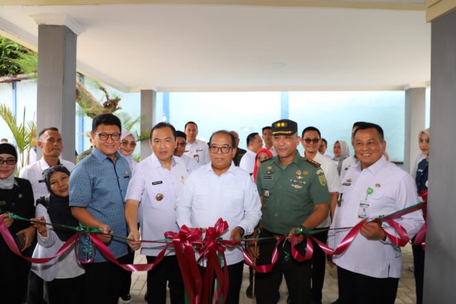 
					Peringati Hari Kesehatan Nasional Ke-60 Tahun 2024, RSUDAM Gelar Rangkaian Kegiatan Resmikan Gedung Administrasi dan Revitalisasi