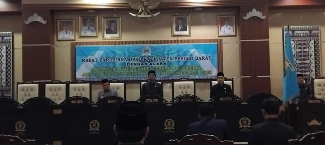 
					Rapat Paripurna DPRD Pesibar, Agenda Pandangan Fraksi Terhadap Ranperda APBD Tahun 2025