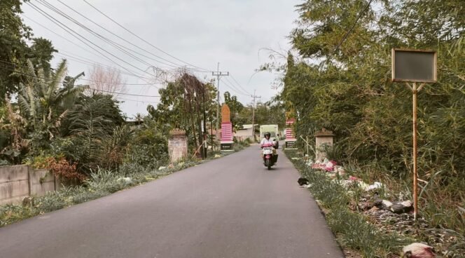 
					Jorok.!! Tumpukan Sampah Di Perbatasan Desa Fajar Baru Dan Karang Sari Menjadi Ancaman Lingkungan