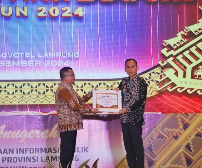 
					Terima Anugrah Menuju Informatif, Komitmen Wujutkan Pemerintah Lambar Terbuka
