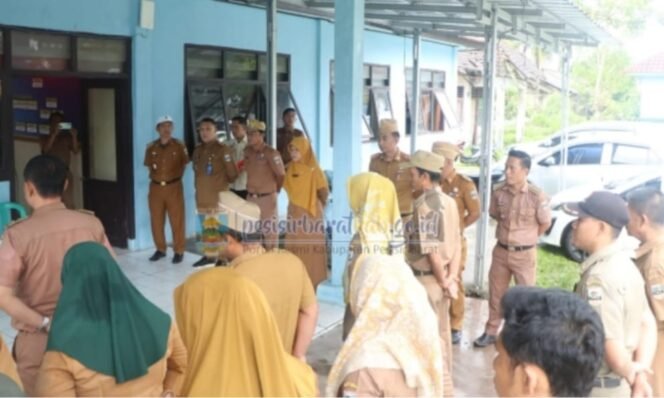 
					Tekankan Disiplin ASN : Wakil Bupati Pesibar Zulqoini Sidak Mendadak ke Kantor Kecamatan