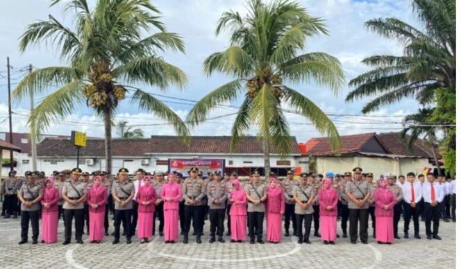 
					Kapolres Pesibar Pimpin Upacara Sertijab Kabag Ops dan Kapolsek