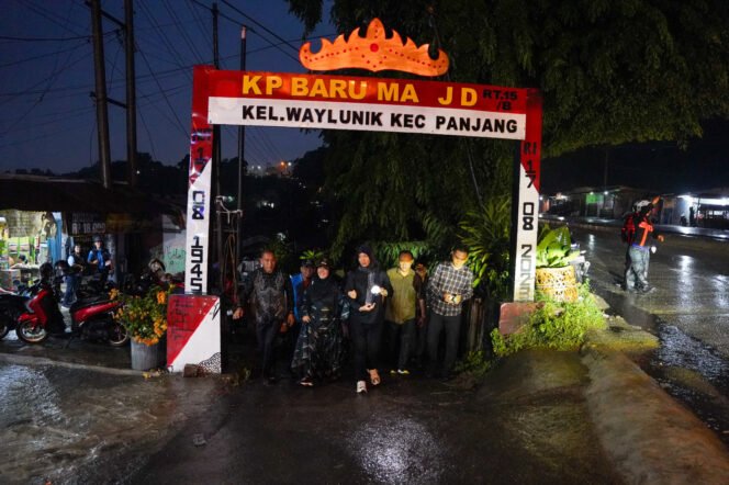 
					Walikota Bandar Lampung Hj. Eva Dwiana Tinjau Langsung Pasca Banjir di Tiga Titik