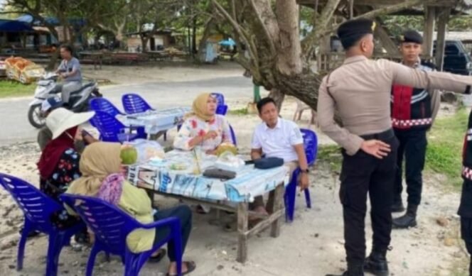 
					Laksanakan Patroli Dialogis, Polres Pesibar Himbau Wisatawan Yang Berlibur di Pantai