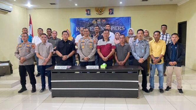 
					Polres Way Kanan, Bapas Kelas II B dan UPT PPA Pemkab Way Kanan Serta Massa Aksi Unras Sepakat Hentikan Perkara Pencurian Dua ABH di Polsek Way Tuba