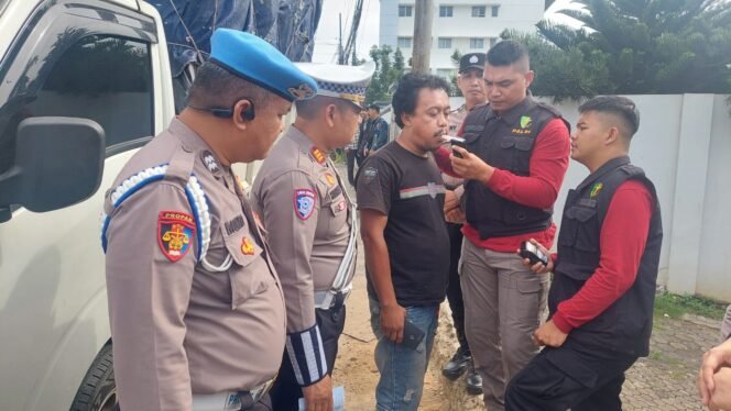 
					Ops Keselamatan Krakatau Cek Kesehatan Dan Pemeriksaan Alkohol Driver Bus, Travel Dan Pengguna Jalan