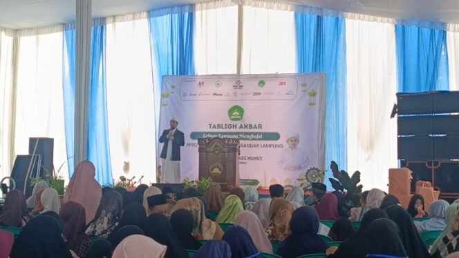 
					Hadirkan Dai Nasional Ustad Mumuy, Tabligh Akbar PPTQ Miftahul Jannah Dihadiri Ratusan Jamaah