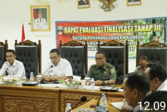 
					Jon Edwar Buka Rapat Evaluasi Finalisasi Tahap lll Satgas Penanggulangan Konflik Manusia dan Satwa Liar