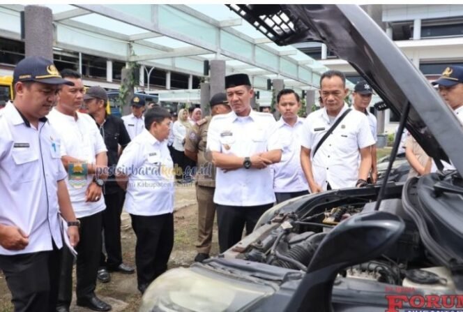 
					Bupati Pesibar Dedi Irawan Periksa Seluruh Randis di OPD