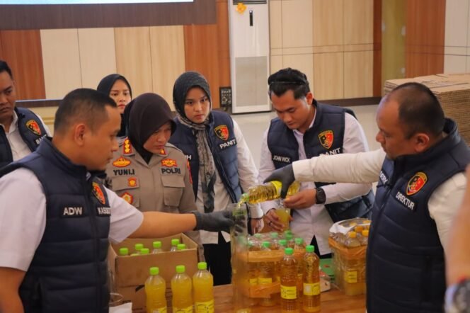 
					PT SBA Tidak Sesuai Takaran : Ditreskrimsus Polda Lampung Sita 1 Ton MinyaKita