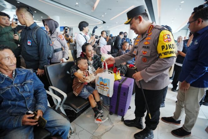 
					Tinjau Pelabuhan Merak, Kapolri Sebut Terjadi Penguraian Kepadatan Imbas Kebijakan Diskon Tiket dan WFA
