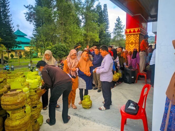 
					Pemkab Lampung Barat Gelar Operasi Pasar Gas 3 Kg Jelang Idul Fitri 1446 H
