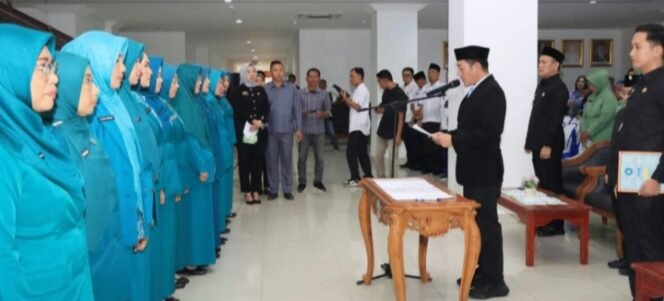 
					Bupati Pesibar Dedi Irawan Kukuhkan dan Lantik Pengukuh TP-PKK Pesibar Periode 2025-2030