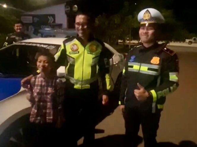 
					Anak Tertinggal Saat Arus Balik, Polisi Temukan dan Kembalikan ke Pelukan Orangtua