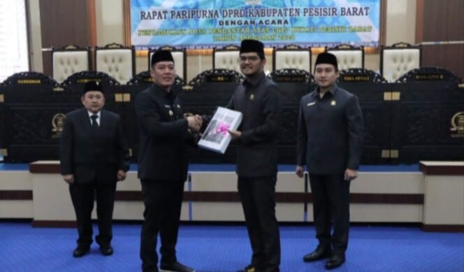 
					Rapat Paripurna DPRD Pesibar dihadiri Bupati Dedi Irawan, Sampaikan LKPJ TA 2024