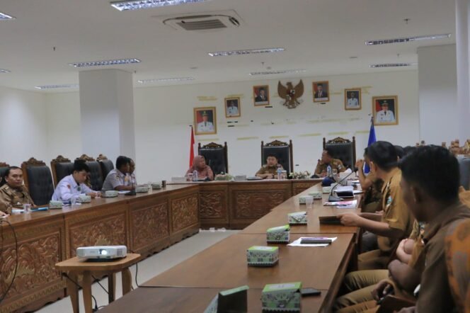 
					Pemkab Pesibar Gelar Rakor Penetapan Giat 100 Hari Pengabdian Bupati Dan Wakil Bupati Kepada Masyarakat