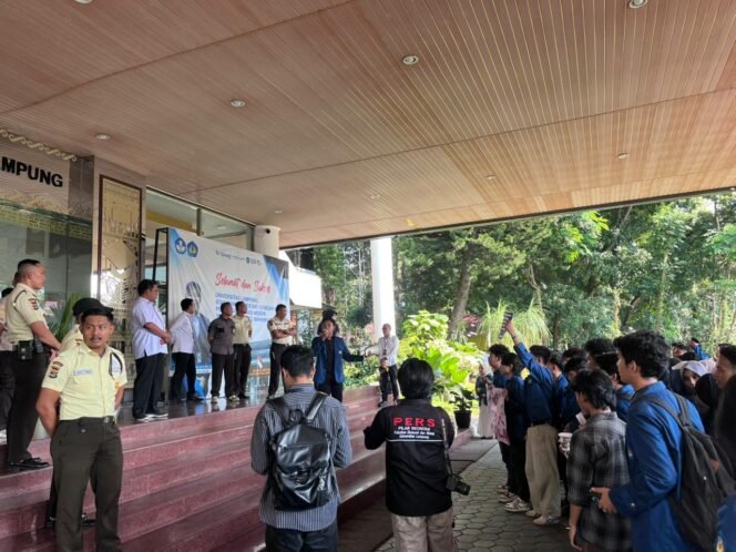 
					Mahasiswa FEB Unila Gelar UNRAS Pasca Meninggalnya Pratama Wijaya