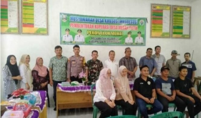 
					Bhabinkamtibmas Ikut Hadiri Acara Pembentukan Koperasi Merah Putih di Pekon Ulok Mukti