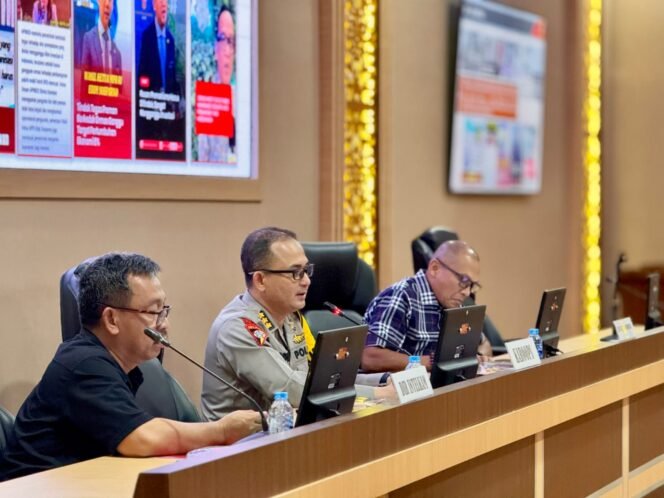 
					Polda Lampung Gelar Operasi Tuhuk Krakatau 2025: Amankan 302 Peselancar dari 17 Negara