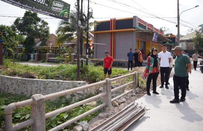 
					Pemkot Bandar Lampung Cor Beton, Perbaiki Jalan Teuku Cik Ditiro