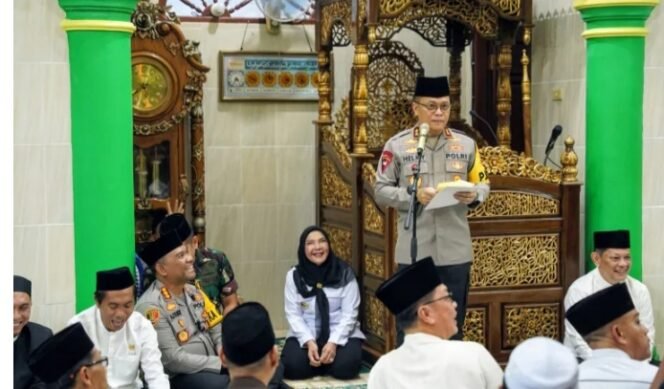 
					Gelar Safari Ramadhan, Kapolda dan Walikota Bandar Lampung&nbsp; Berikan Hadiah Umrah