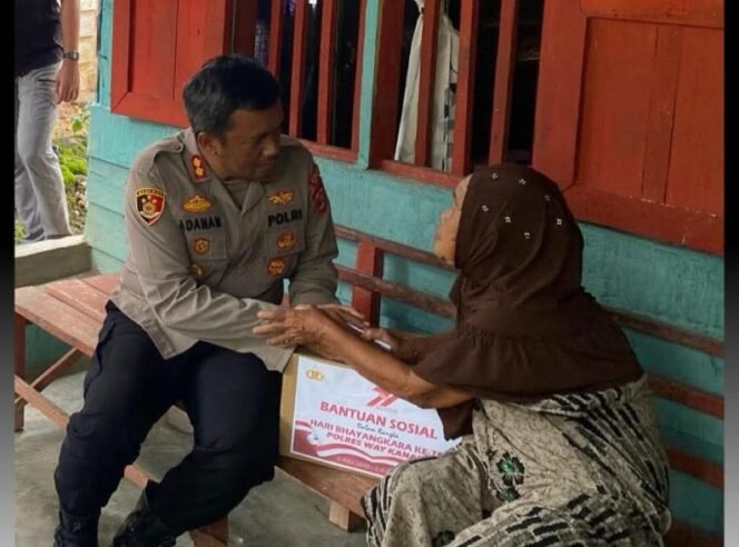 
					Kapolres Way Kanan dan PJU Gelar Bansos Bagikan Paket Sembako, Sambut Hari Bhayangkara ke-79