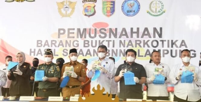 
					Anggota Komisi l DPRD Lampung Saksikan Pemusnahan Barang Bukti Narkotika