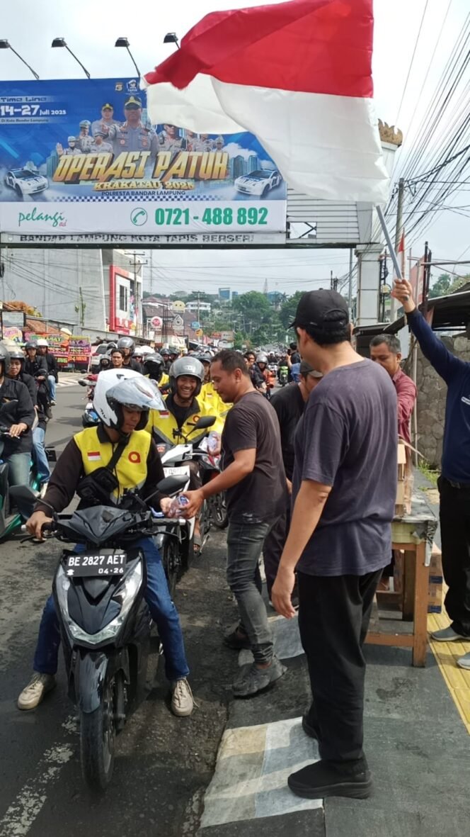 
					Gapeksindo Lampung Dukung Aksi Demo, Dengan Bagikan Air Mineral dan Snack