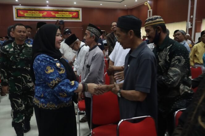 
					Walikota Eva Dwiana Apresiasi Pengurus Musholla, Berikan 30 Tiket Umroh Gratis