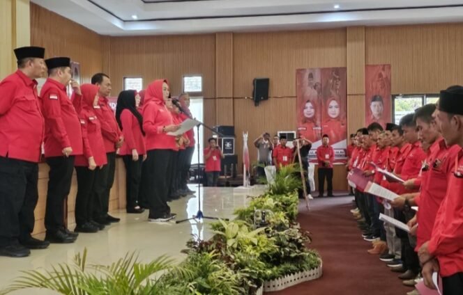 
					Winarti Lantik 23 Ketua PAC PDIP Se-Lampung Utara