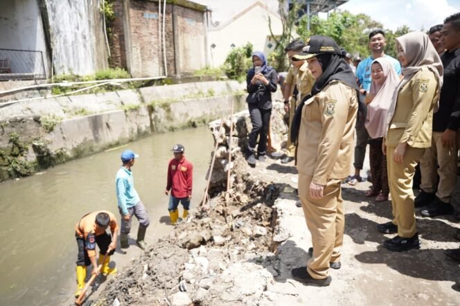 
					Walikota Bandar Lampung Tinjau Perbaikan Saluran Air di Tanjung Seneng